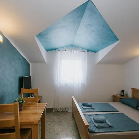 Blue Sea House 特罗吉尔